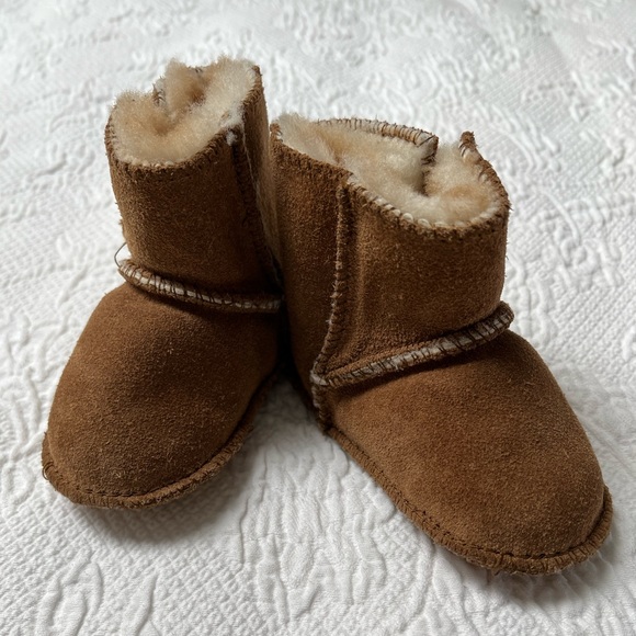 Minnetonka Other - Minnetonka Baby Sheepskin Fur Booties